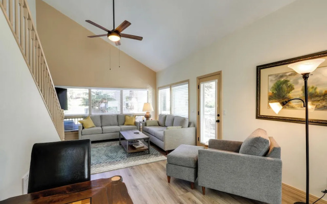 6 Mi to Downtown: Flagstaff Townhome w/ Deck