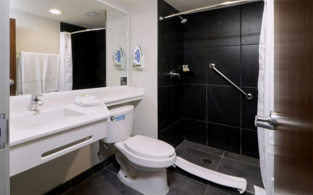 City Express Plus by Marriott Monterrey Galerias