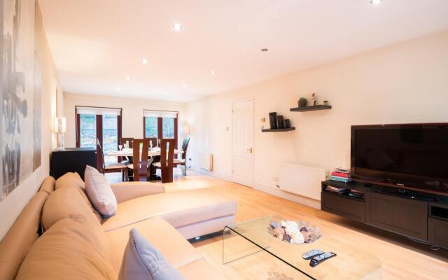 Charming Wimbledon Park Home close to Putney Heath