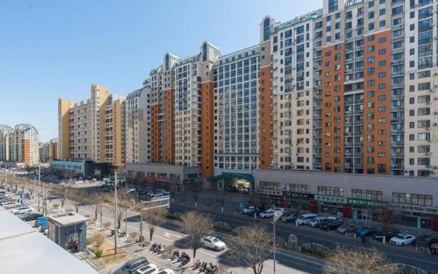 Chonpines Hotels·Caoqiao Metro Station