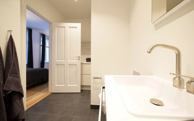 Sanders King - Smart 4-bdr Apt in City Center
