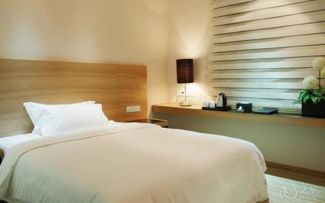 Wuhan Yuntai 6 Plus 1 Hotel