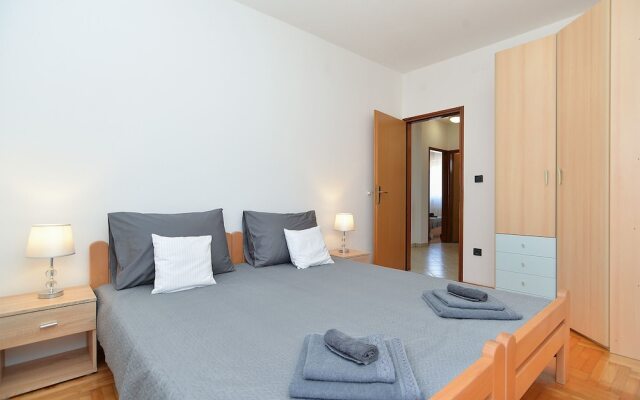 Apartments Emil 596