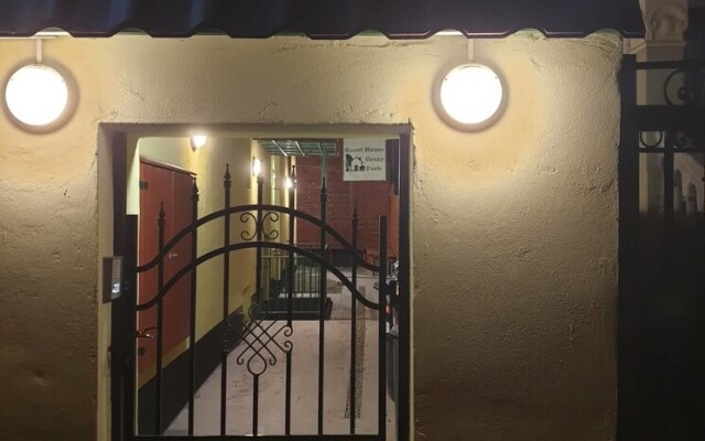 Guest House Orczy Park