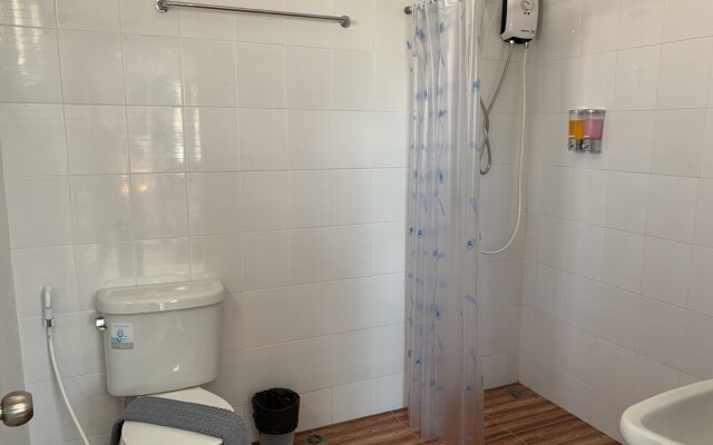 Pagoda Buakow Guesthouse