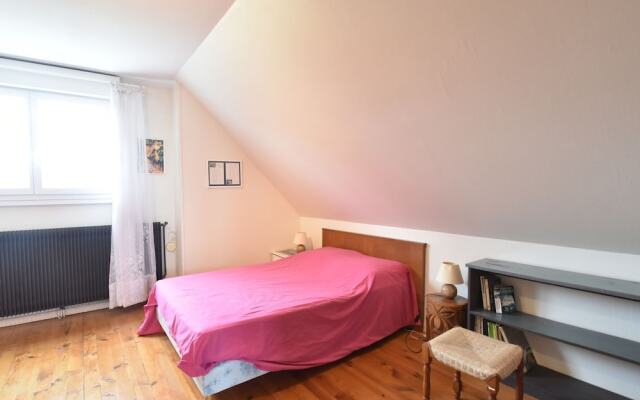 Cozy Holiday Home in Saint-Germain-sur-Ay with garden