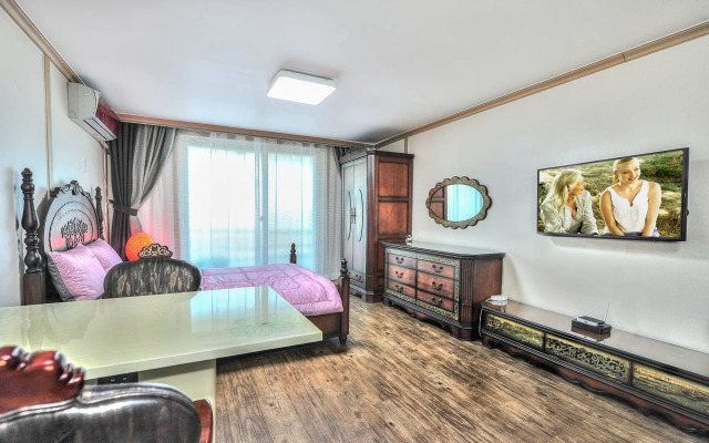 Sokcho Esher House Pension