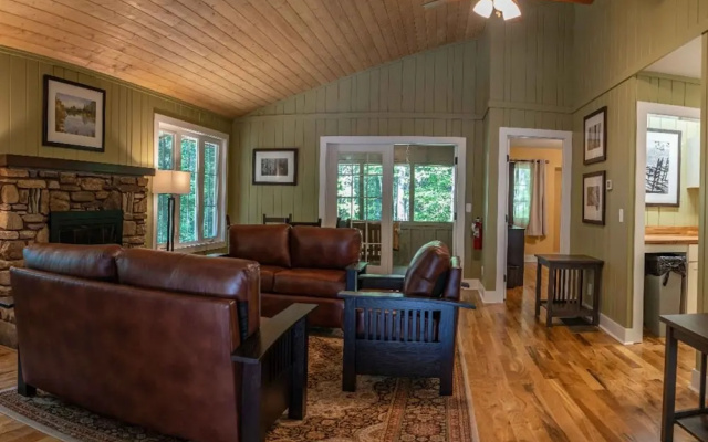 Kanuga Inn & Lodging
