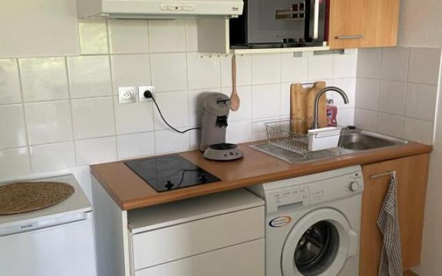 Appartement T2 avec balcon, lumineux, au calme.