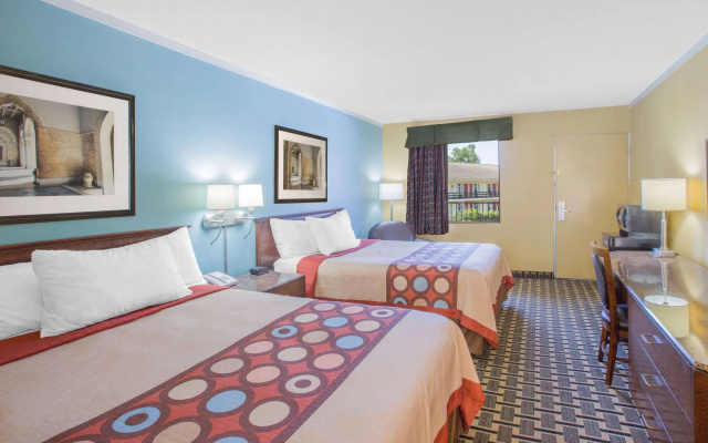 Super 8 by Wyndham Jasper
