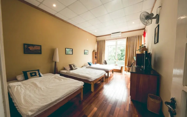 Hillside Homestay Hue - Triple Room top Apartment