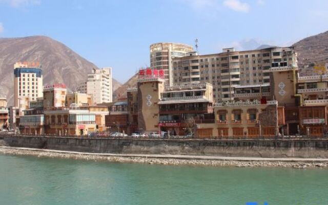 Yunshang Holiday Hotel