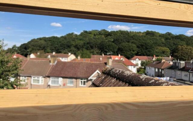 S6 Ensuite Loft Studio Space (Sandycroft Guest House)
