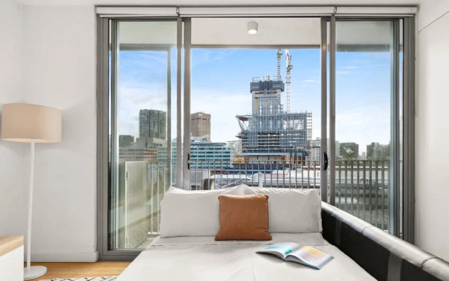 Central Peaceful 1 Bedroom With Balcony Aircon
