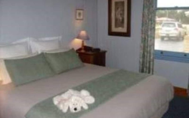 Mcintosh Cottages – Guest Rooms – Strahan