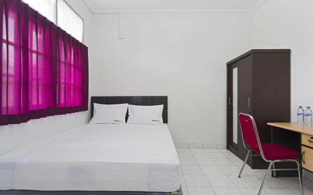 RedDoorz @ Kramat Pondok Pinang