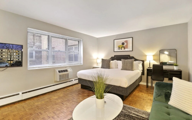 Fully Furnished Studio Apt in Lakeview