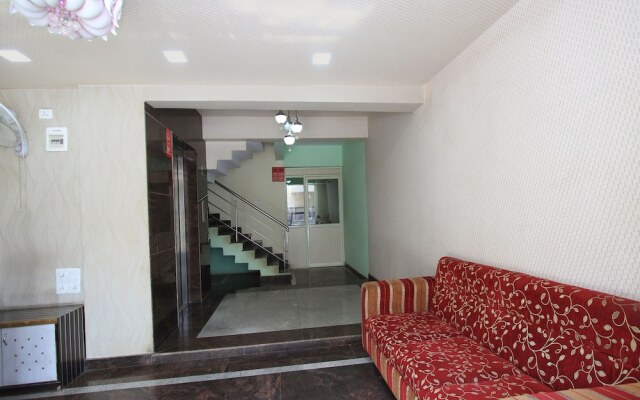 OYO 763 Donatella Suites