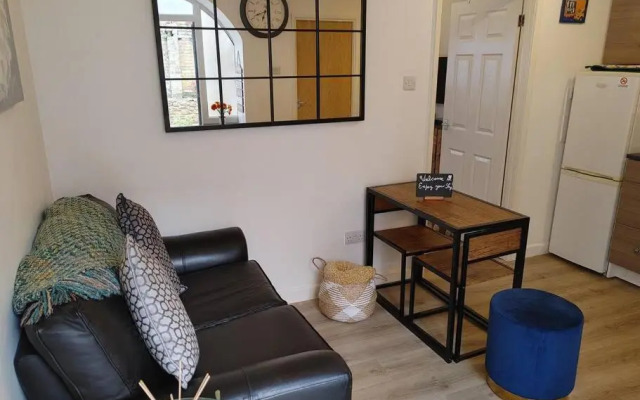 Cosy Flat in a Pretty Town.