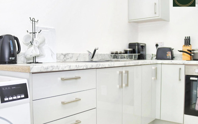 Spacious 2 Bed apartment - Sleeps 6 - Burnham Village