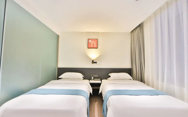 Holiday Inn Golden Hyatt (Yanji Yanbian University Department Store)