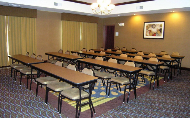 Holiday Inn Express & Suites Belle Vernon by IHG