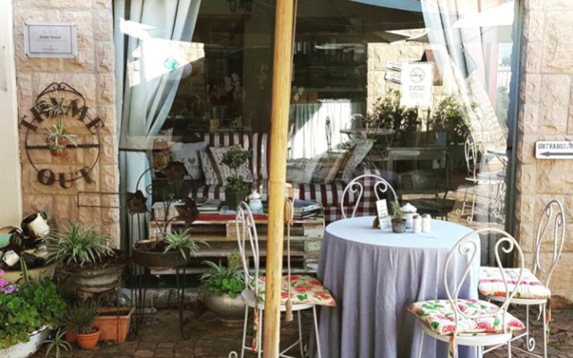 Homestead Guesthouse and Coffee Shoppe