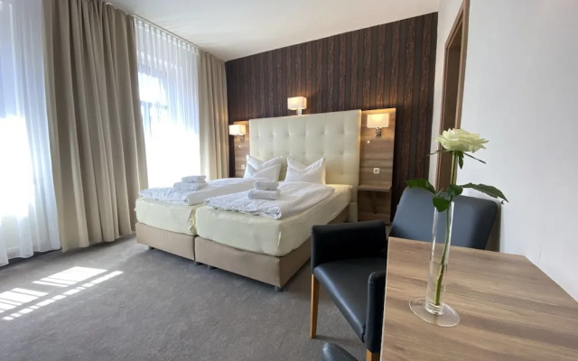 Zur Altstadt - Am Fuße der Osterburg - Gaststätte, Pension, FEWO