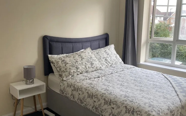 Impeccable 2-bed Apartment in London