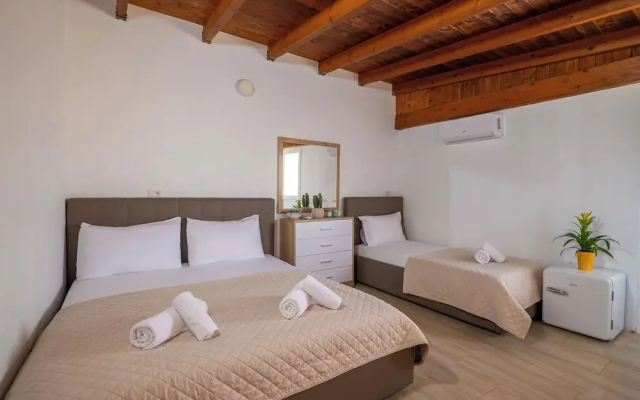 Atlantis Hotel & Apartments - Hotel in Ksamil - Photo 4