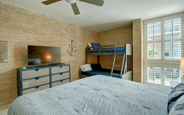 Channelview 117 1 Bedroom Condo by Redawning