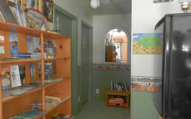 Domaine Joseph Ross Bed and Breakfast