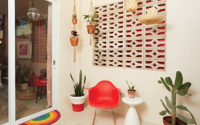 MOOD HAUS by DW - 70's Retro Stays