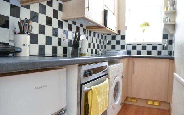 Modern Flat in Rosemount City Centre