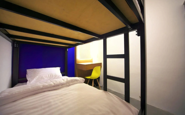Tuk Tuk Hostel