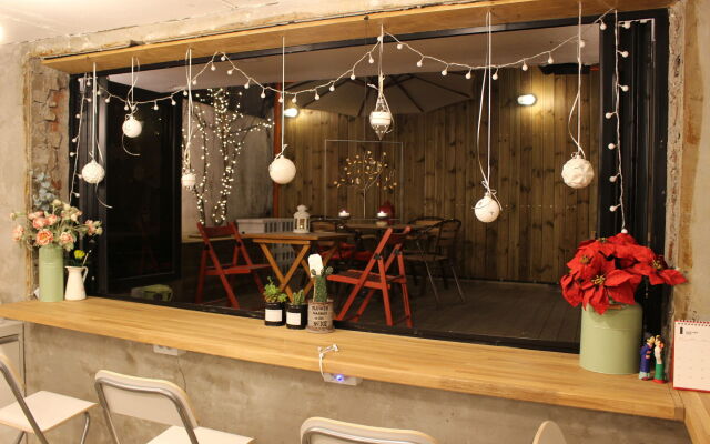 Bunk Guest House - Hostel