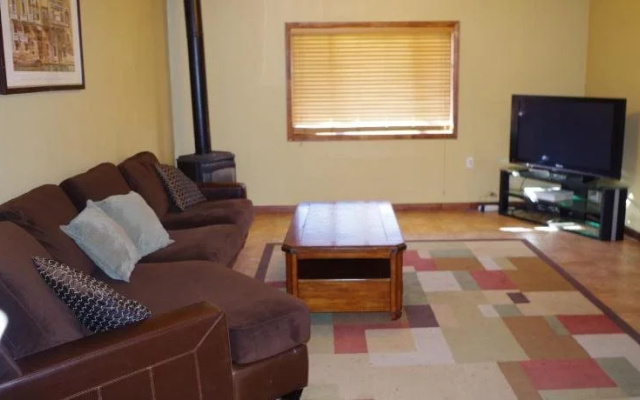 Riviera Lodge