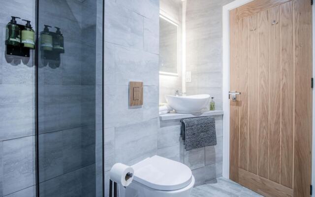 Suite 2 - Sleeping Giant Hotel - PEN Y CAE Inn