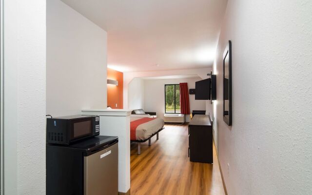 Motel 6 Moss Point, MS