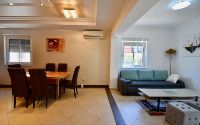 Holiday house with sea view and BBQ grill