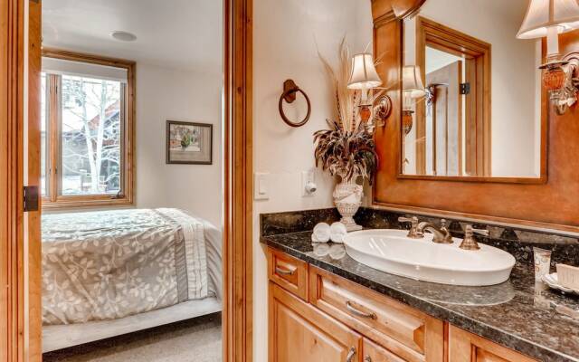 2319 Chamonix Ln Home