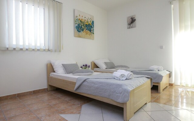 Pool Apartments Lucky Luke