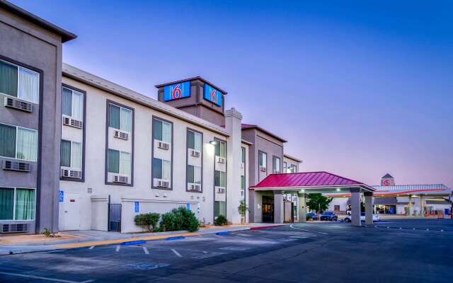 Motel 6 Hesperia, CA - West Main Street I-15