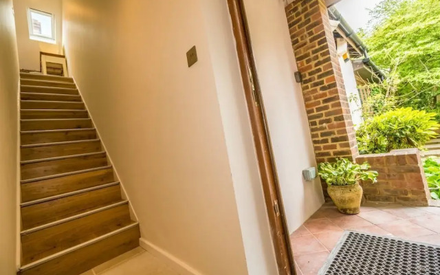 Sea View Holiday Flat - Covehurst Bay