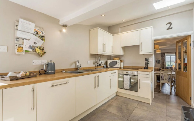 2 Bryn Tirion