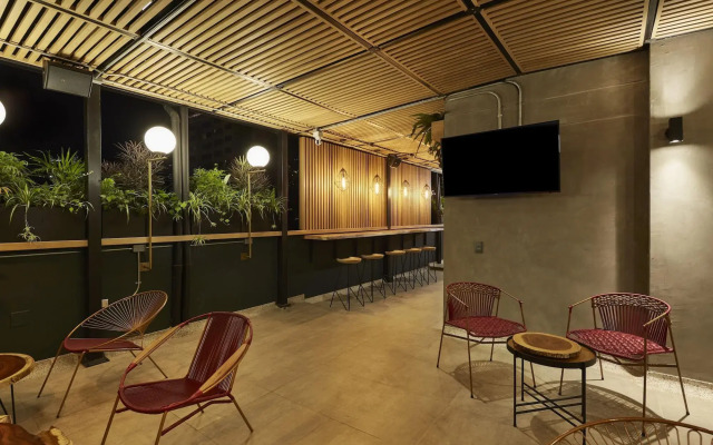 14 Urban Hotel