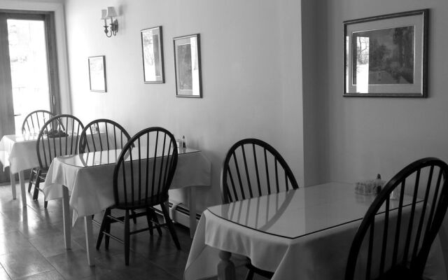 Cromwell Manor Inn