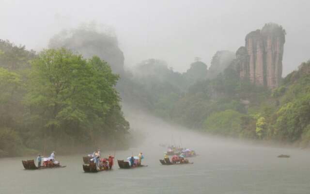 Wuyishan Old Street Hill Lodge