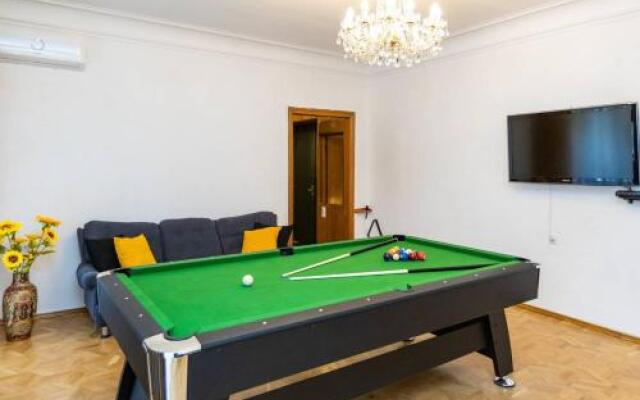 Wehost City Center Billiard Apartment