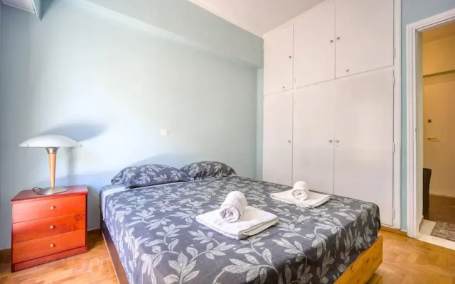 Sunny 1-bedroom Apt 10 Min Walk to Acropolis